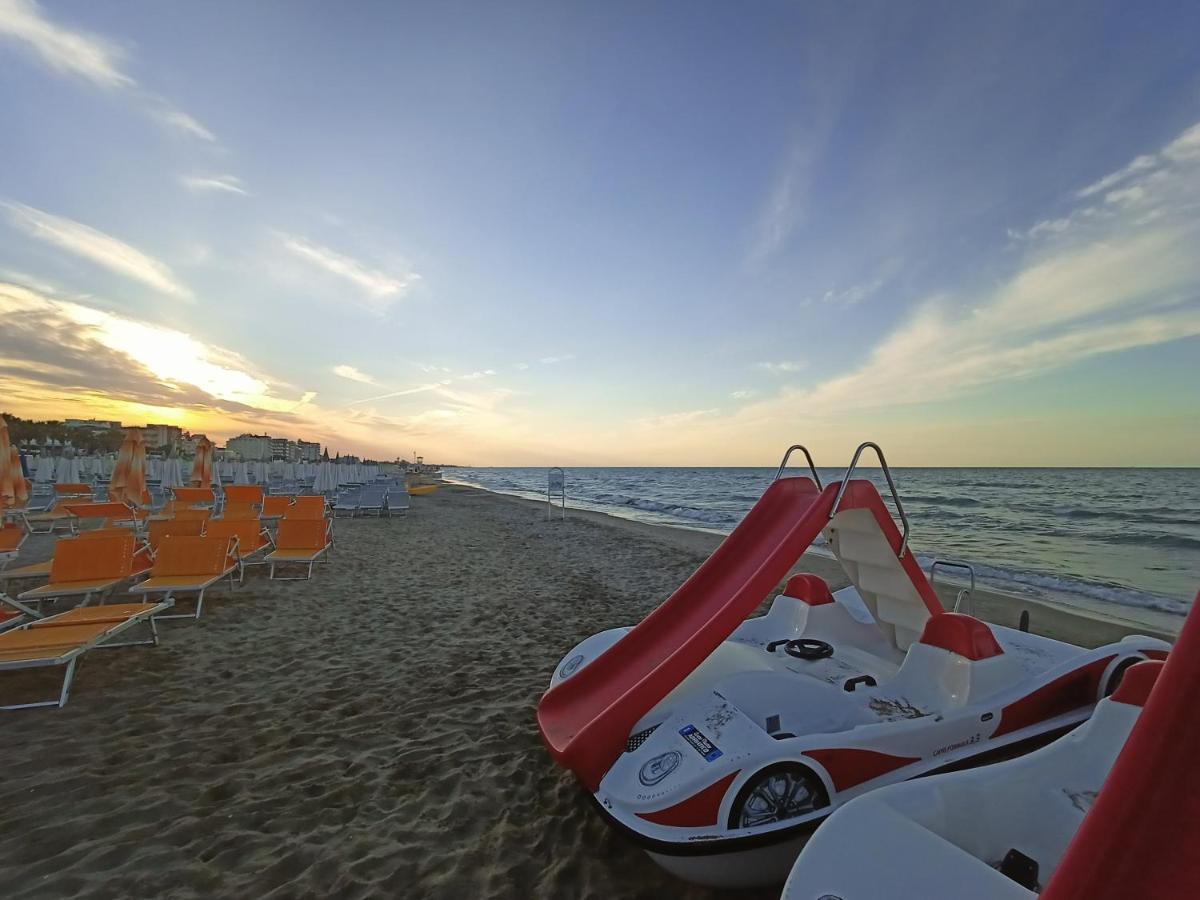 Hotel Ascot Riccione Exterior foto